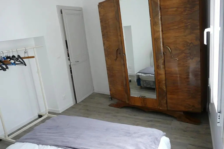 Room 5 of 9