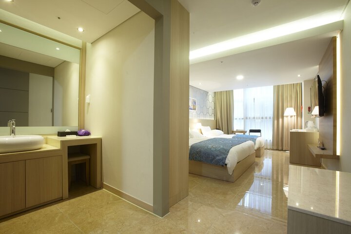 Room 33 of 78