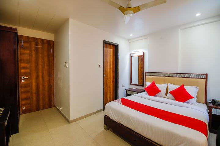 Room 6 of 18