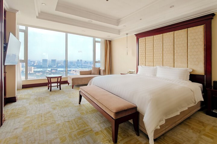 Room 51 of 102
