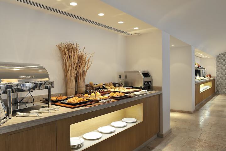 Breakfast/Coffee Service 38 of 48