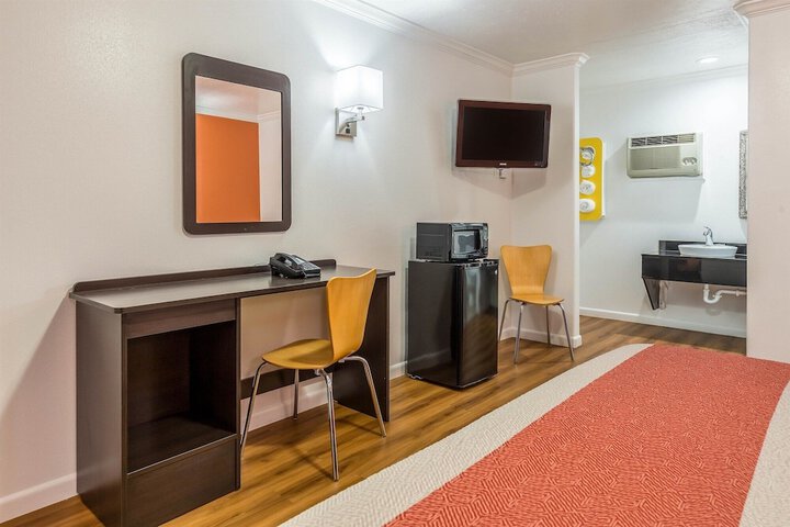 Room 16 of 29