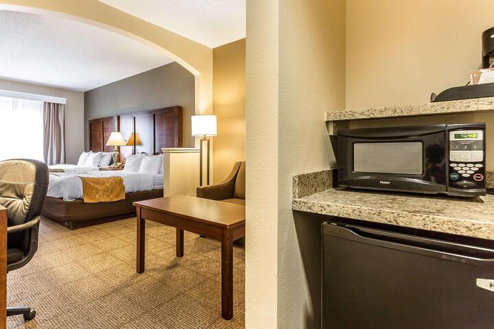 Suite Queen Bed Accessible (14 of 19)