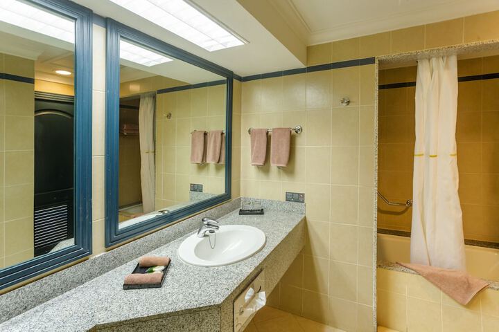 Room 42 of 130