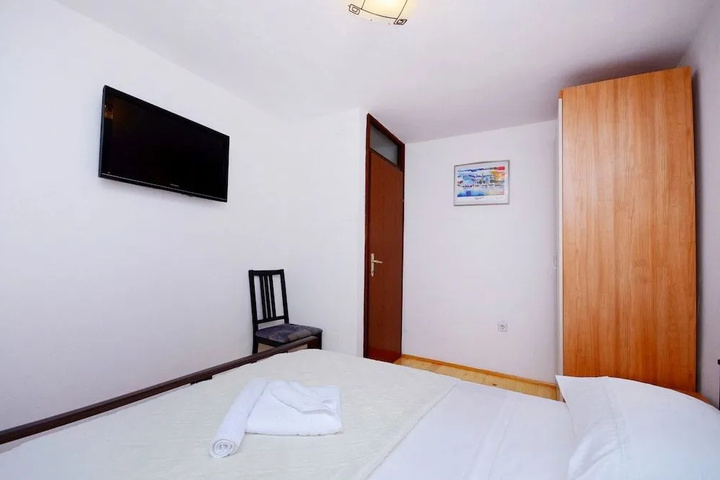 Room 5 of 17
