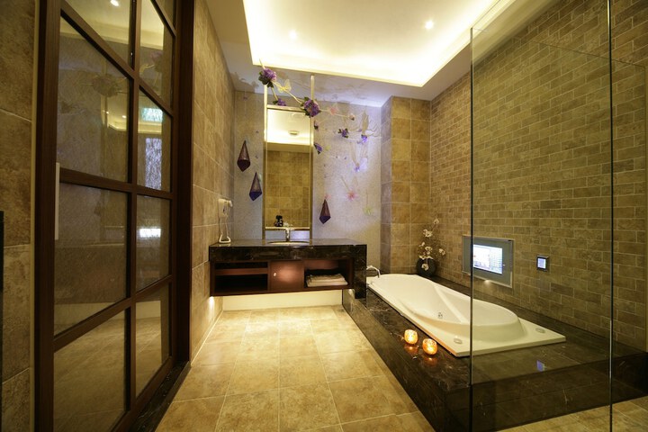 Room 11 of 65