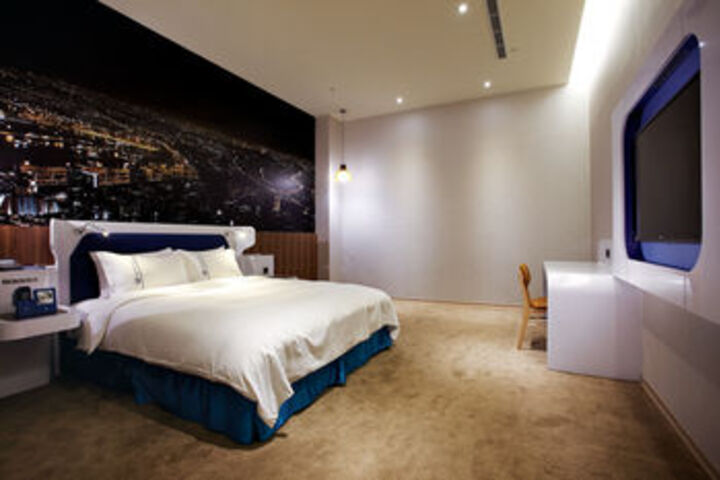 Room 40 of 72