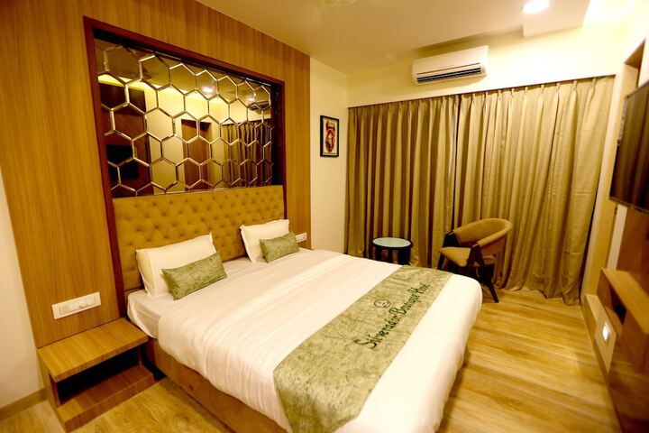 Room 10 of 28
