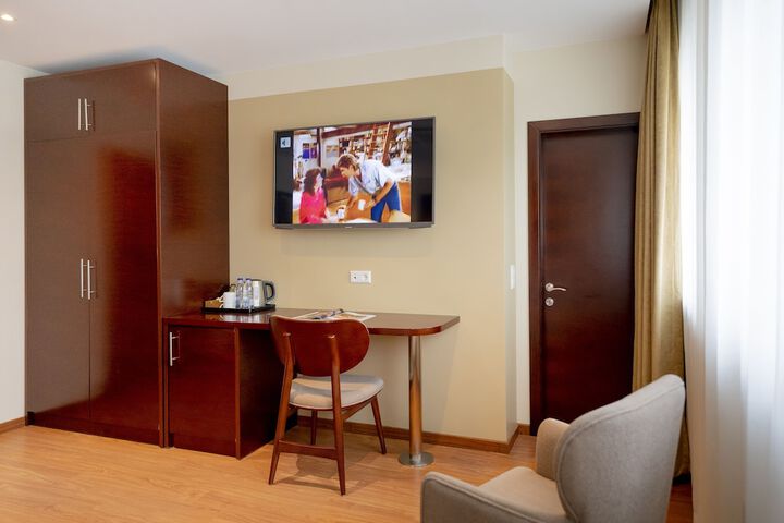 Room 14 of 36
