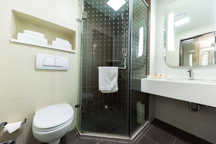 Room 15 of 23