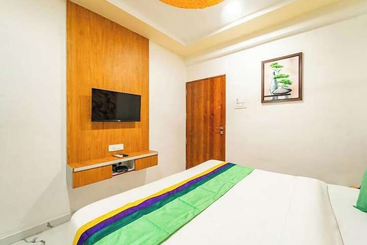 Room 18 of 26