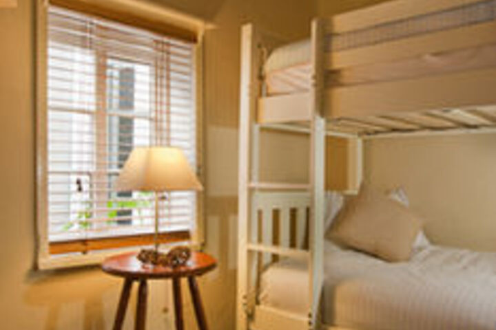 Room 4 of 12