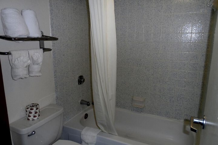 Room 12 of 27