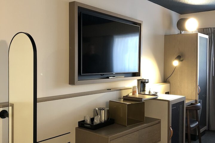 Room 12 of 61