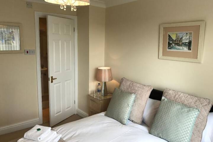 Room 2 of 30