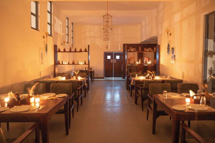 Dining 40 of 57