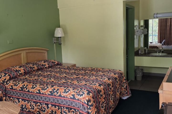 Room 7 of 25