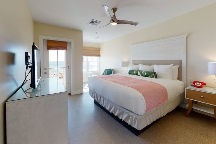 Room 15 of 80