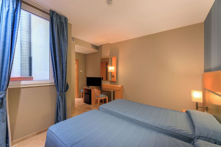 Room 13 of 73
