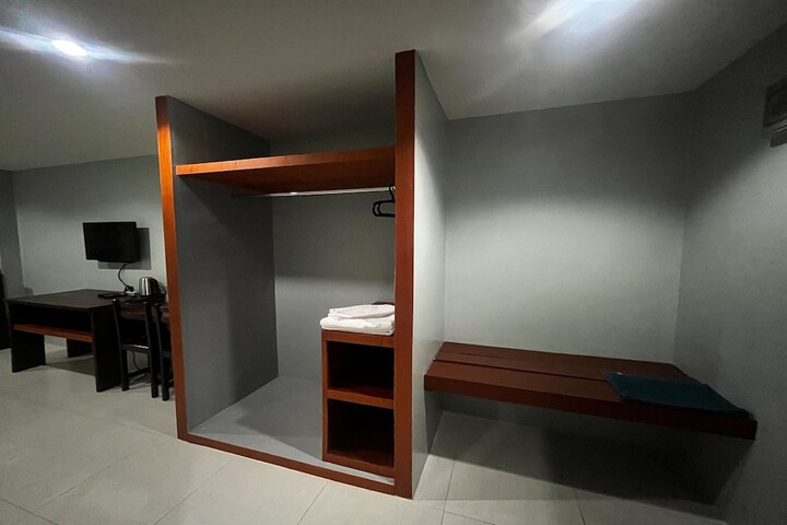 Room 3 of 53