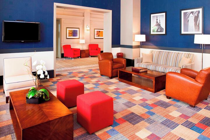 Lobby lounge