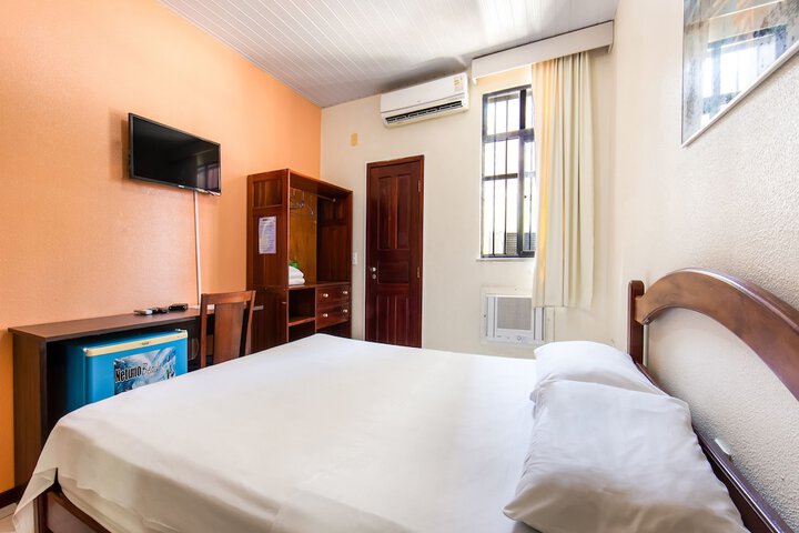 Room 9 of 32
