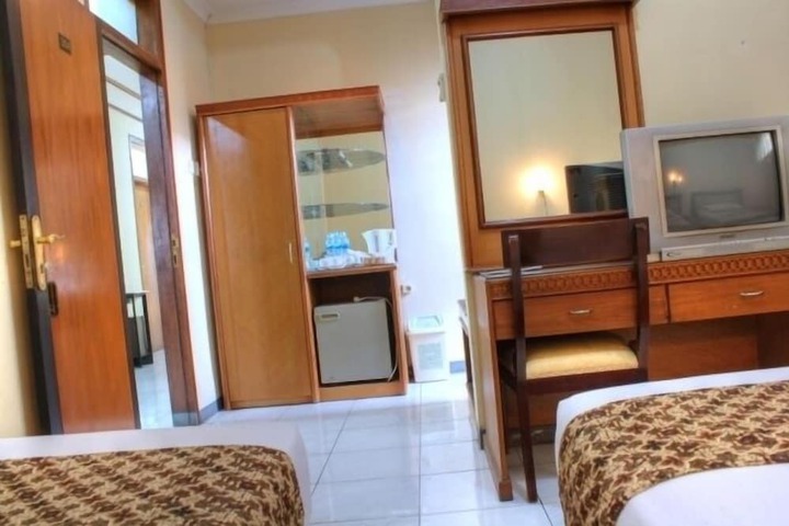 Room 8 of 8