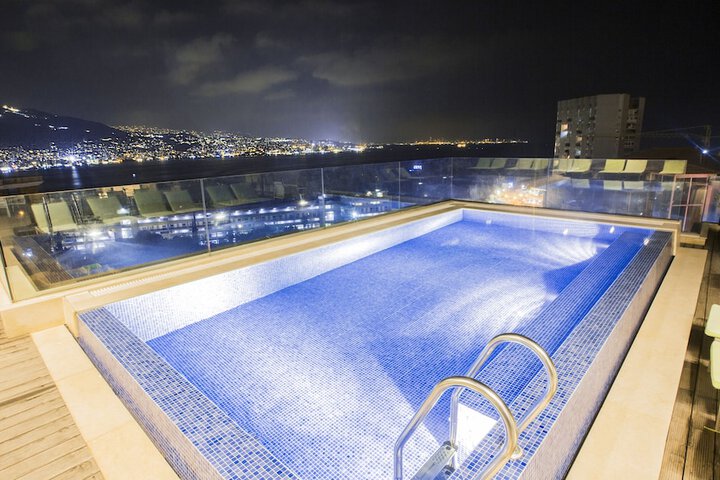 Pool 24 of 33