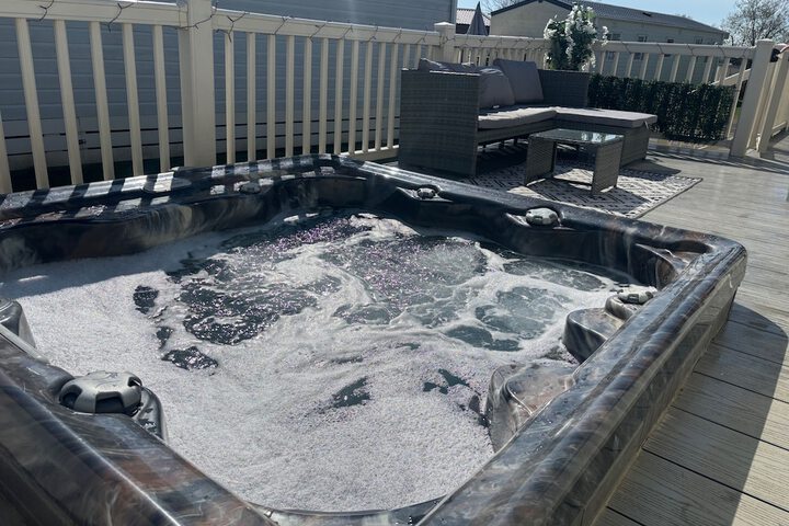 Luxury Pet Friendly Hot Tub Breaks at Tattershall in Lincoln