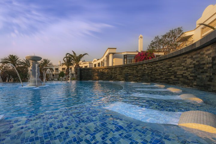 Pool 52 of 125