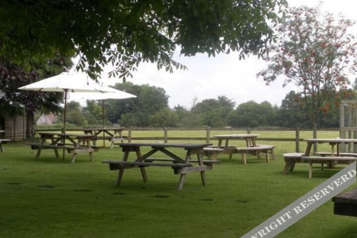 THE CHETNOLE INN