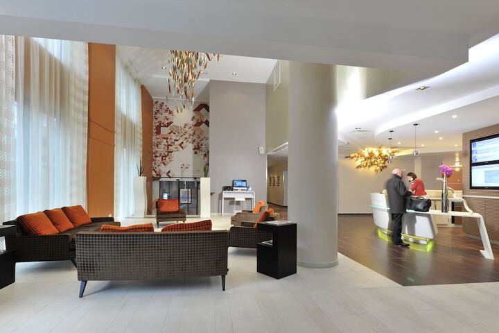 Entrance & Lobby