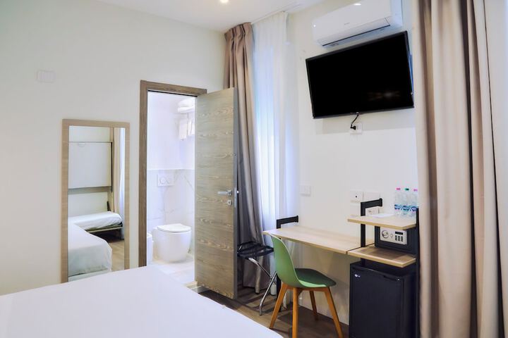 Room 32 of 72