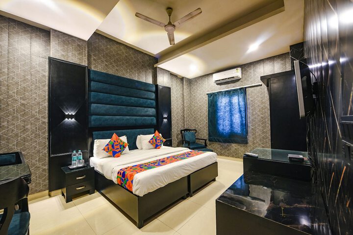 Room 27 of 44
