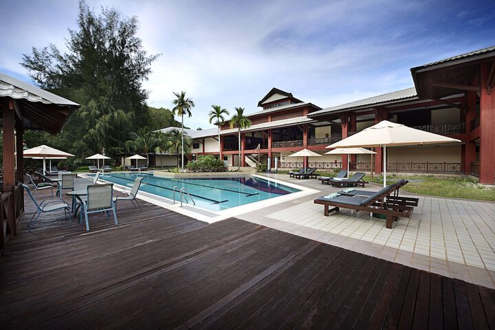 Pool 33 of 46