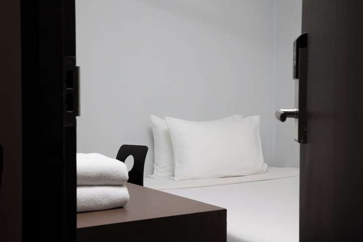Room 4 of 33
