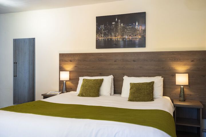 Room 26 of 102