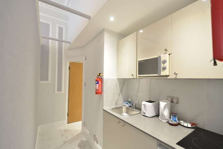 Room 93 of 371