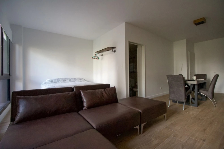 Room 6 of 14