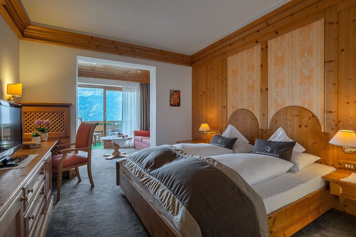 Room 4 of 49