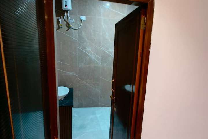 Room 7 of 11