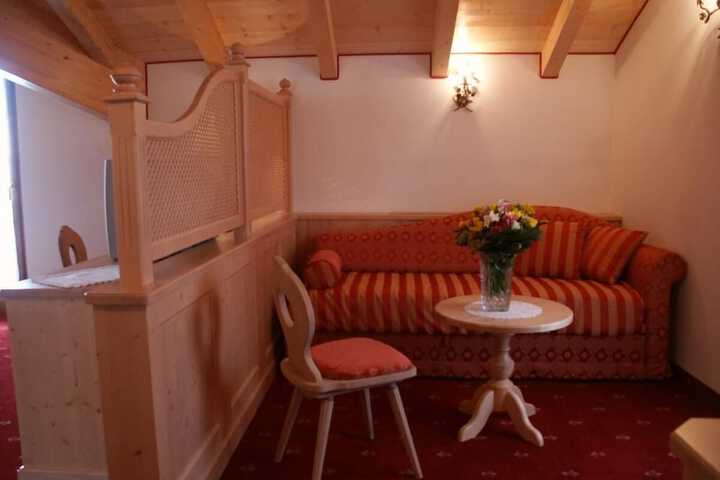 Room 15 of 33