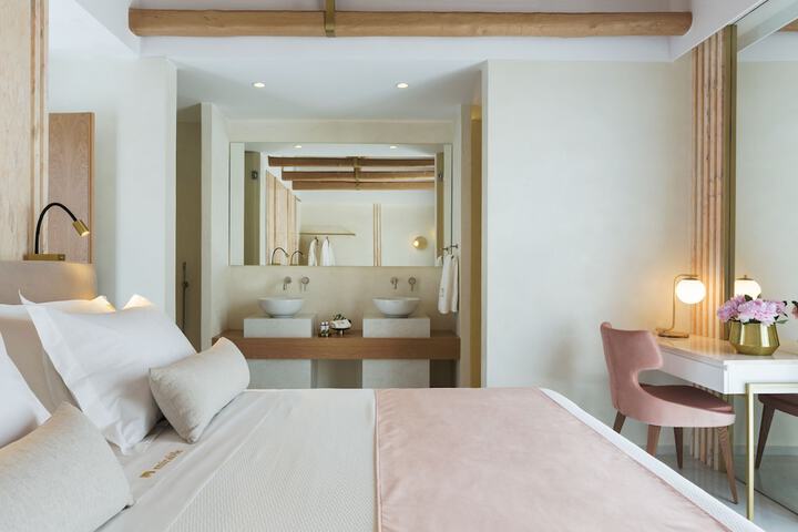 Room 4 of 96