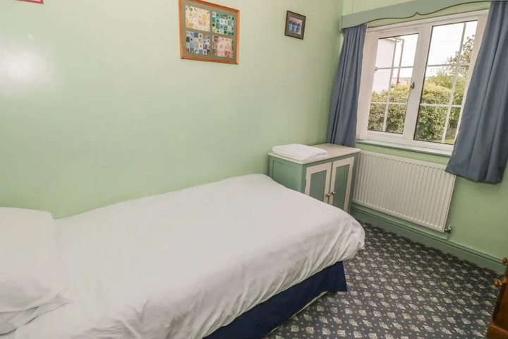 Room 4 of 15