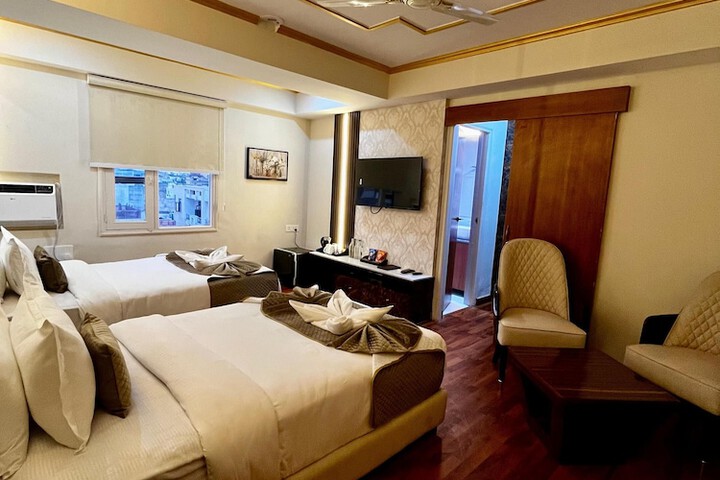 Room 34 of 67