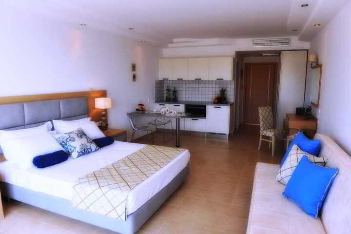 Room 5 of 8