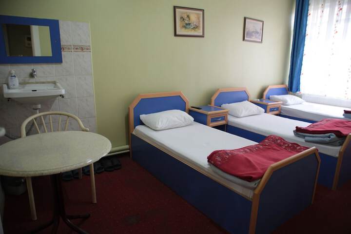 Room 1 of 6