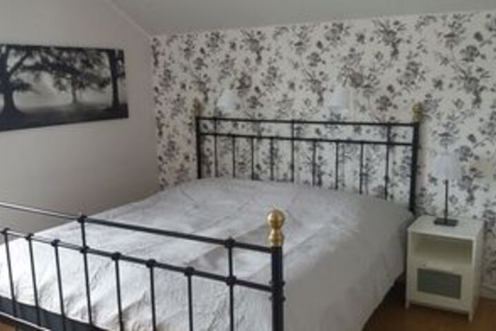 Room 11 of 24