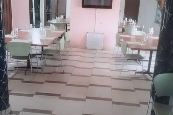 Dining 15 of 16