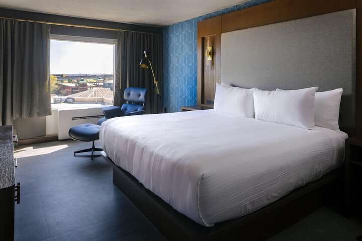 Room 7 of 10